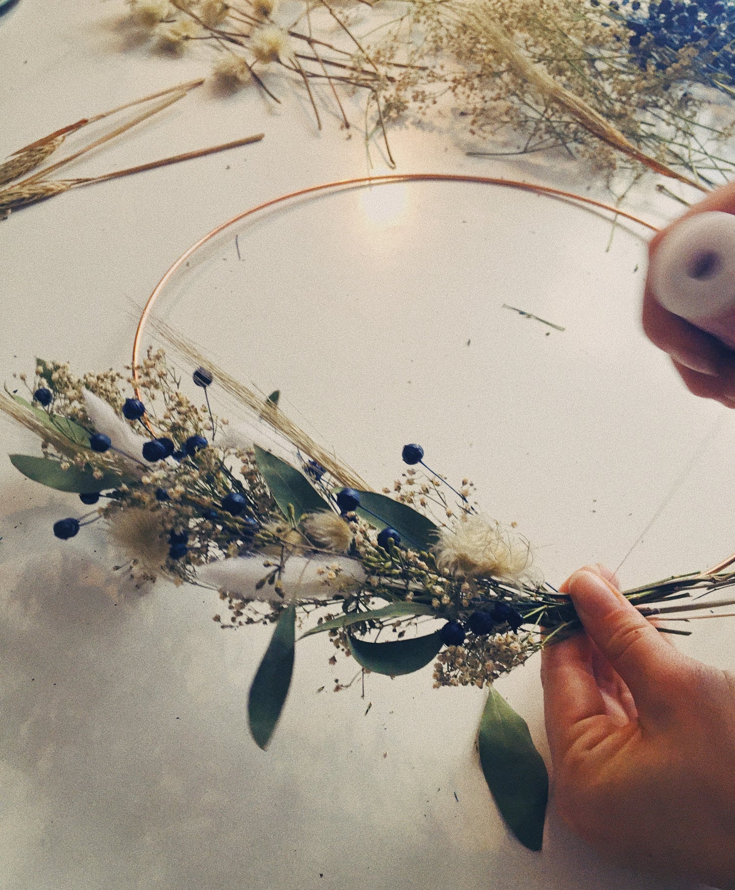 Atelier manuel et créatif à Genève de fleurs séchées pour enfants et adultes