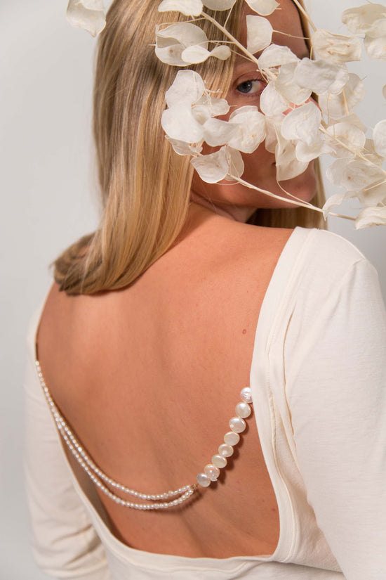 Perles et bouquets de fleurs séchées blanches
